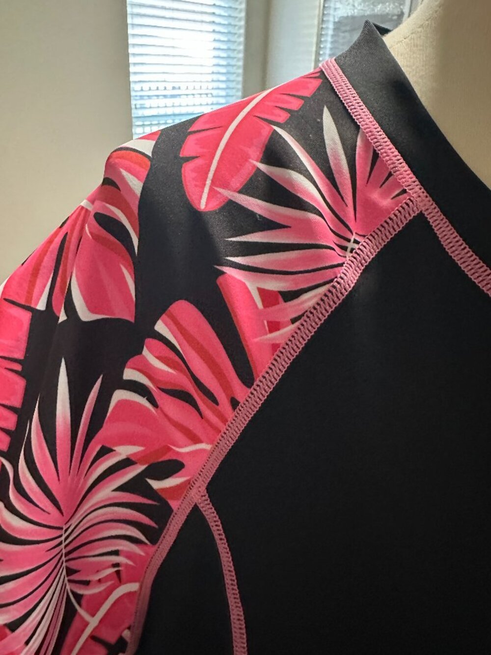 Kate Kasin Rashguard Top - Picture 3 of 7